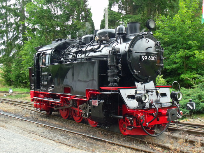 99 6001 Umsetzen auf Zug 8967 im Bahnhof Hasselfelde, um 16:06h am 08.09.2019