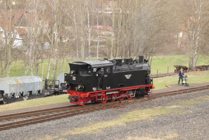 Lok 11  beim Umsetzen, um 15:30h am 01.04.2023