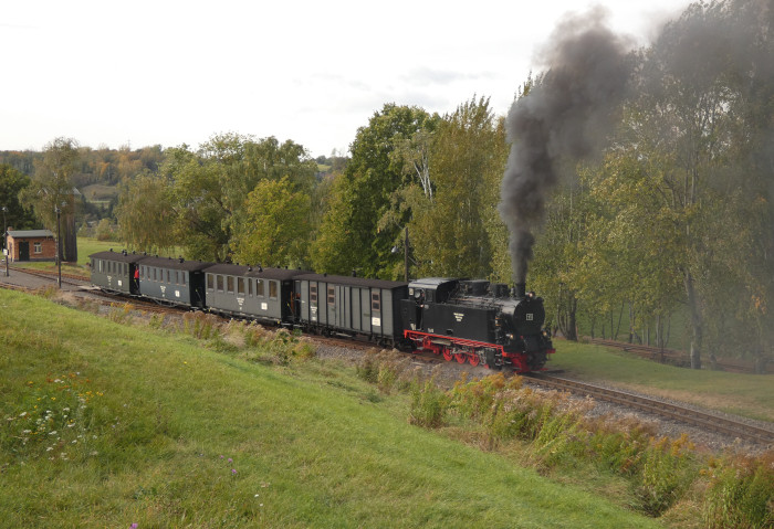 Lok 11  mit (Regel-) Zug zurück nach Benndorf, Ausfahrt Kupferkammerhütte, um 15:45h am 07.10.2023