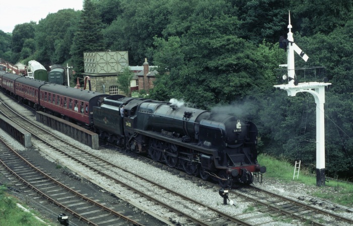 34101 kurz vor der Abfahrt in Goathland, 10.08.2000