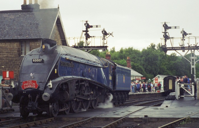 60007 geht vor den Zug, Grosmont 17.08.2000