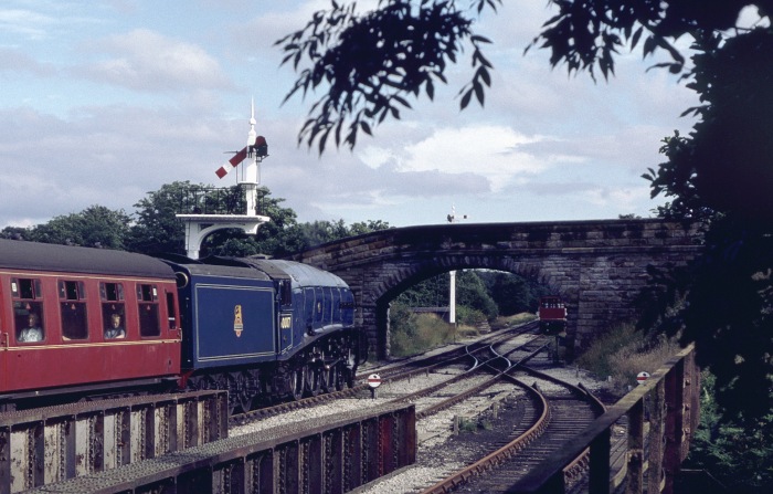 60007 beim Halt in Goathland, 29.07.2001