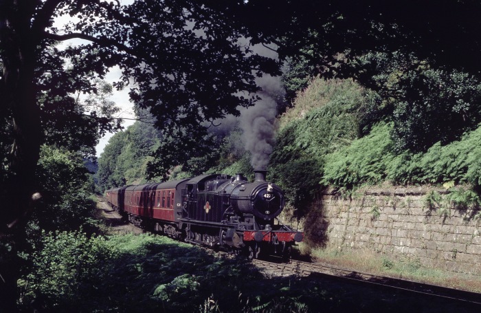 4277 bergfahrend vorm Einschnitt bei Beck Hole, 30.07.2001