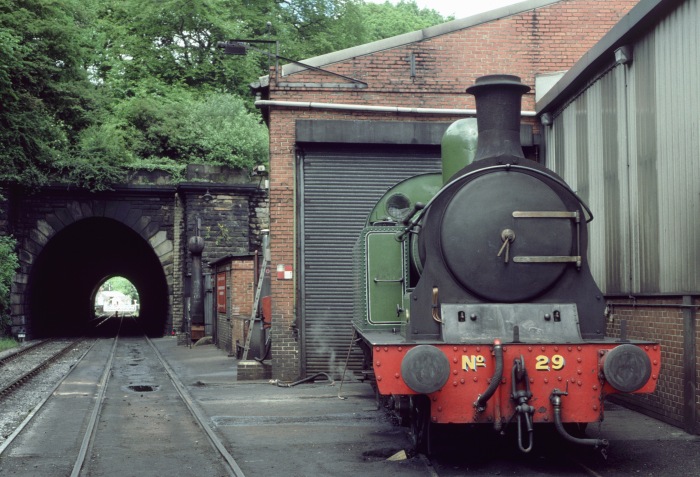 No. 29 der NYMR  am Shed in Grosmont, 31.05.2002