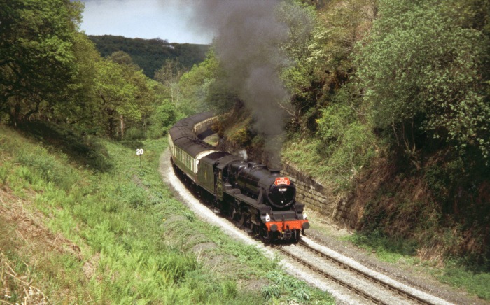 45407 mit Preston Rambler-Pullman bei Beck Hole am 15.05.2004