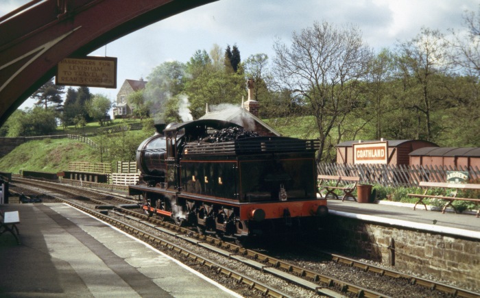 2392 in Goathland am 16.05.2004