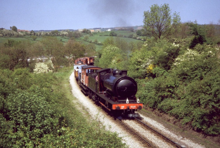 2392 mit freight train hinter Esk Valley um 13:45h am 16.05.2004