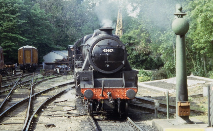 45407 setzt um in Pickering um 16:20h  am  19.05.2004