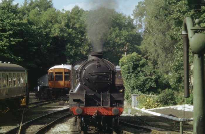 825 hat nun im Bf Pickering auf das nördliche Zugende umgesetzt und wird nun ankuppeln, um 16:15h am 24.08.2005