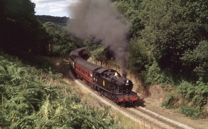 5224 im Einschnitt vor der Brücke bei Beck Hole, um 14:25h am 29.08.2005