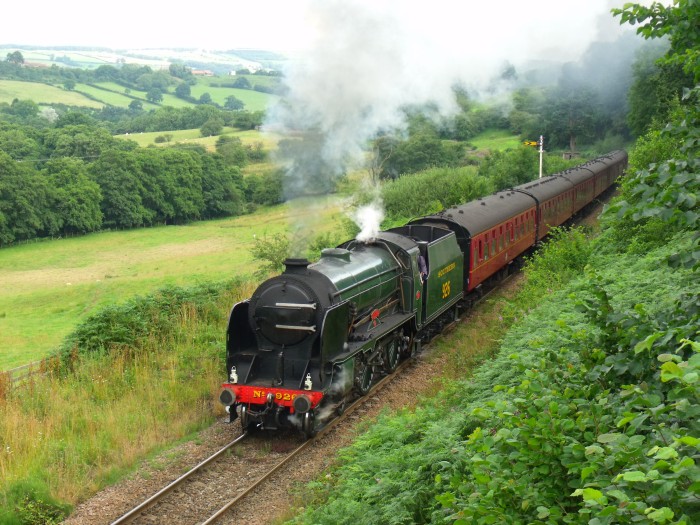 926 REPTON an der 2.Feldwegbrücke bei Green End, um 10:39h am 05.08.2019