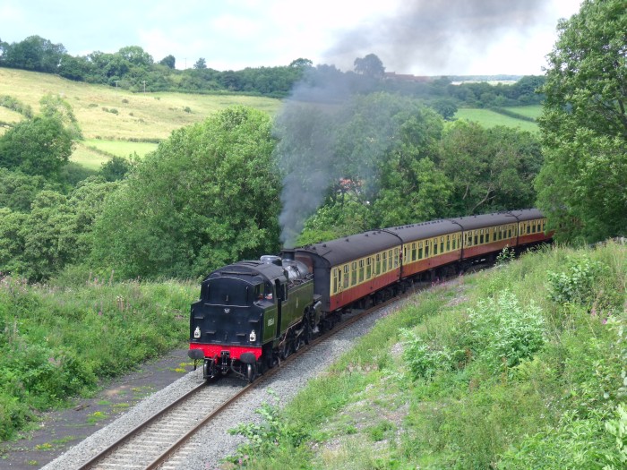 80136 Tv aufgenommen direkt von der ersten Feldwegbrücke bei Esk Valley / Green End, um 13:34h am 07.08.2019