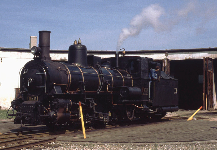 Mh.6 auf der Drehscheibe in dem kleinen Betriebswerk in Obergrafenberg, im August 1989
