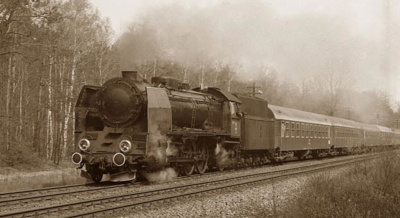Pt47 vor typischem Schnellzug in Polen der 1970iger Jahre