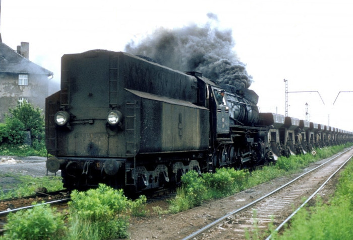 Ty51-95 Tv mit Sandwagenzug bei Pyskowice, Januar 1984