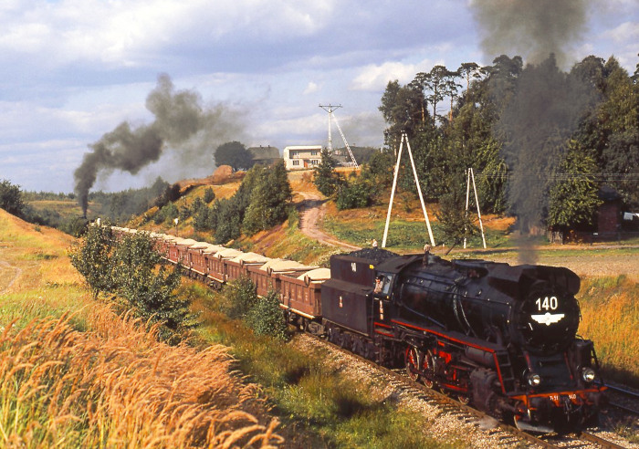 Ty45-140 vor Sandzug (geschoben von Ty45-2560) bei Boguszowice, im September 1991