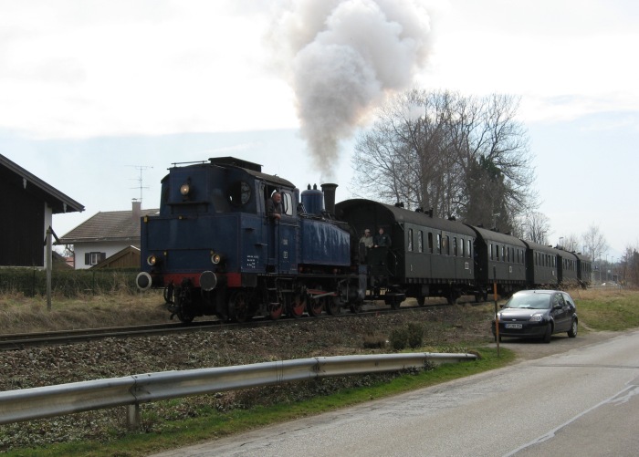 TAG 7 Tv mit Zug Richtung Holzkirchen Ausfahrt Warngau, um 12:38h am 18.03.2007