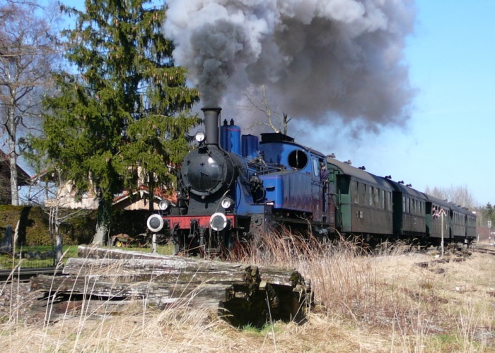 TAG 7 mit Zug aus Holzkirchen Richtung Schaftlach, Ausfahrt Warngau, am 11.03.2007