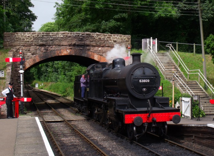 53809 beim Umsetzen im nördlichen Bereich Bahnhof Bishops Lydeard, um 14:03h am 02.08.2016